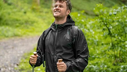 What is the purpose of a waterproof jacket？ 