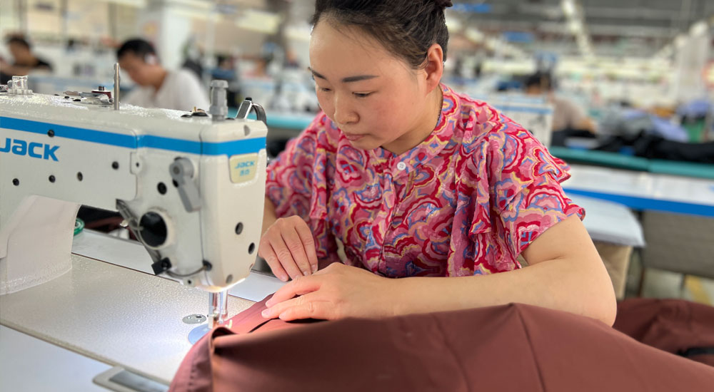 What problems will you encounter when looking for a clothing factory to produce clothing?