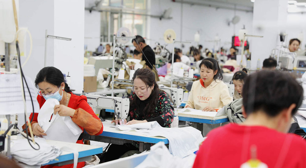 What are the advantages of looking for clothing manufacturing in China