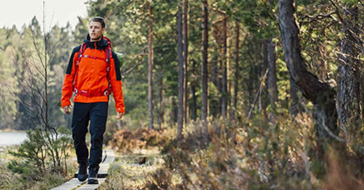 How to Choose the Right Outdoor Jacket: Buyer's Guide 2026