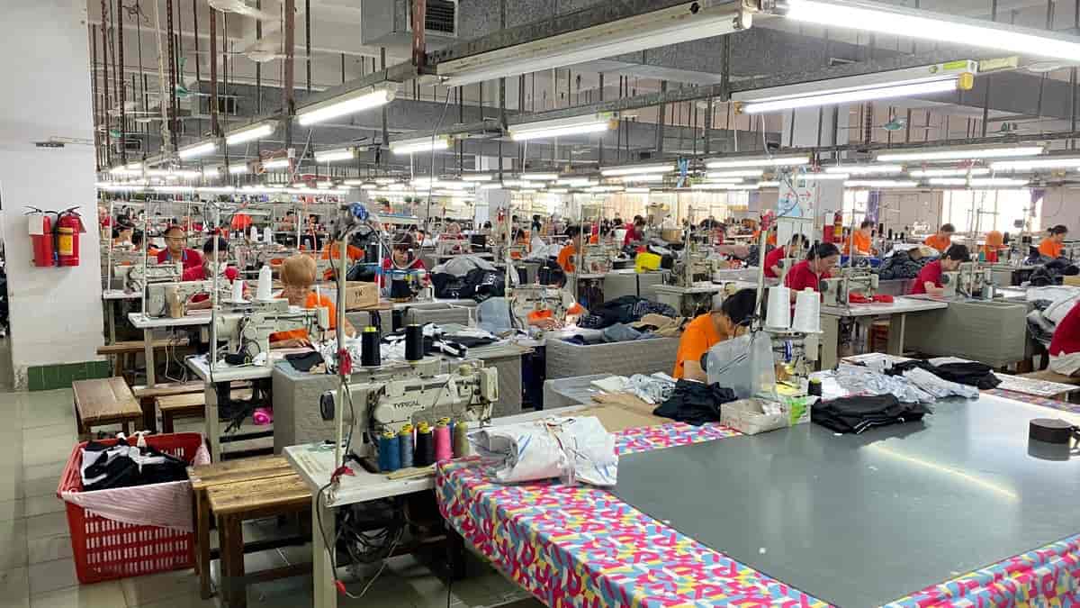 How an Outdoor Jacket Factory Prepares a Sewing Line for Bulk Production
